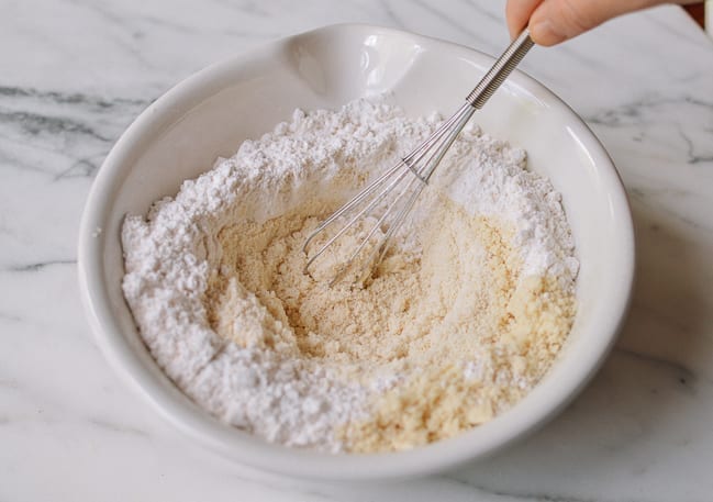 Whisking together almond flour, self-rising flour, and salt, jcghk.dfhdjkvfj.cf