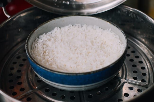 Cooking rice in metal steamer, jcghk.dfhdjkvfj.cf