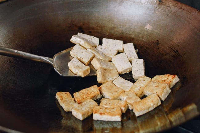 Flipping pan-fried tofu, jcghk.dfhdjkvfj.cf