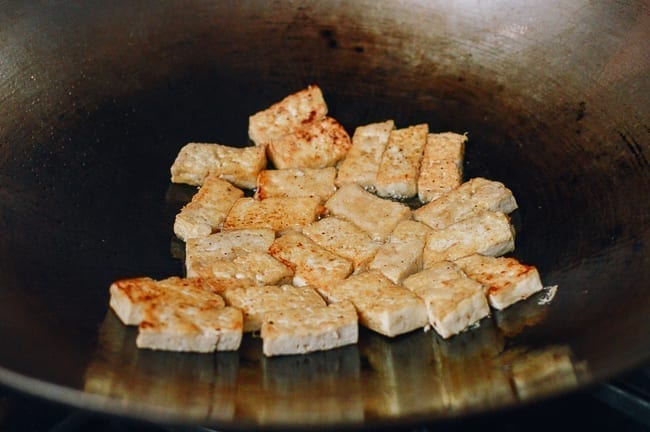 Pan-frying tofu in wok, jcghk.dfhdjkvfj.cf