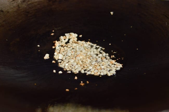Frying garlic in oil, jcghk.dfhdjkvfj.cf
