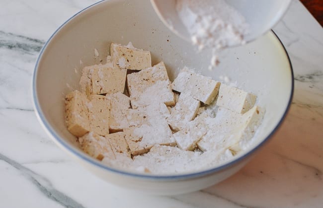 Adding spiced flour and cornstarch dredge to tofu, jcghk.dfhdjkvfj.cf