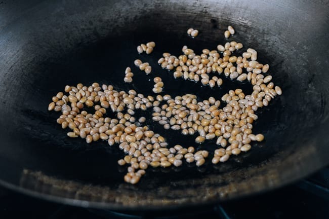 Wok Roasting Soybeans, jcghk.dfhdjkvfj.cf