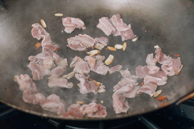 Garlic, Chilies, Pork Belly in wok, jcghk.dfhdjkvfj.cf