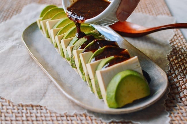 Drizzling sauce over tofu and avocado, jcghk.dfhdjkvfj.cf