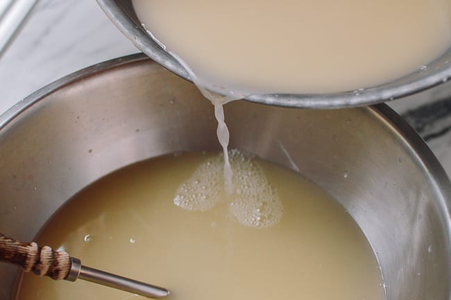 Pouring off water from starch, jcghk.dfhdjkvfj.cf