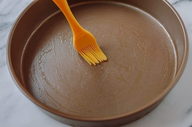 Brushing cake pan with oil, jcghk.dfhdjkvfj.cf