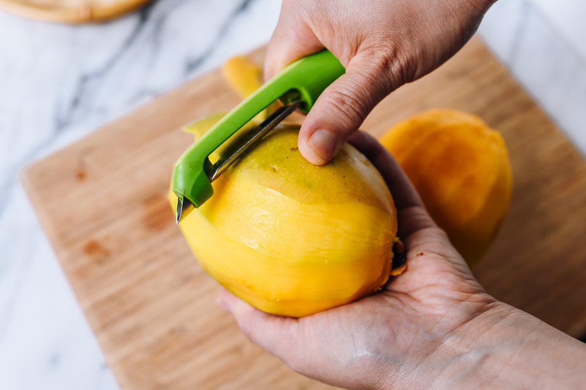Peeling mango, jcghk.dfhdjkvfj.cf