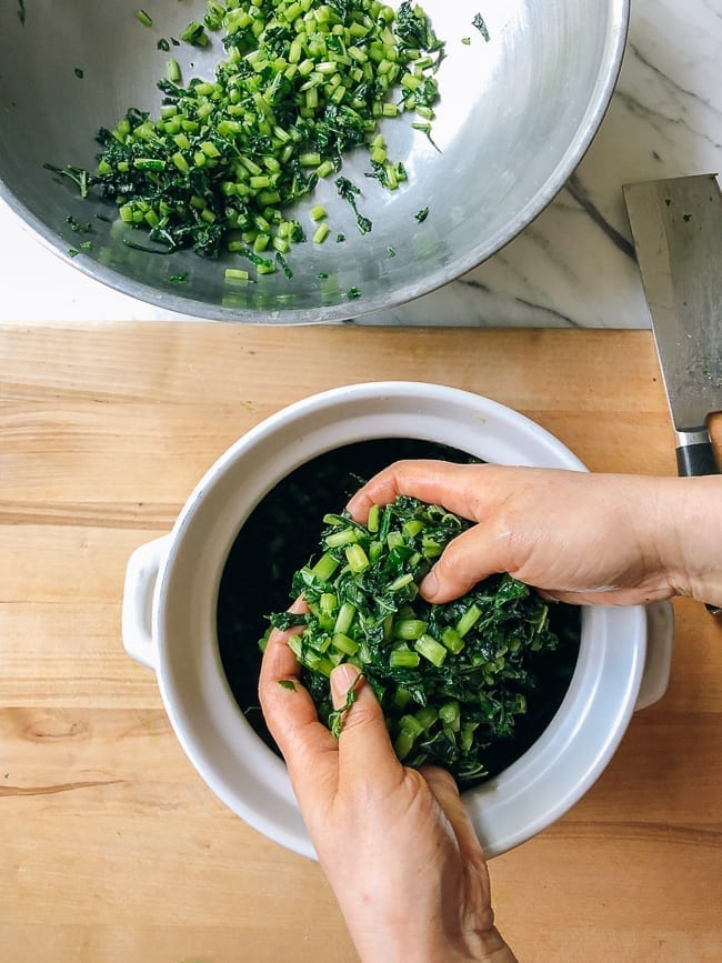 Transferring salted greens to a container, jcghk.dfhdjkvfj.cf