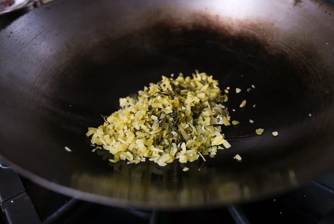 Adding mustard greens to wok, jcghk.dfhdjkvfj.cf