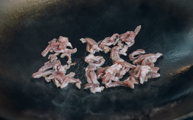 Stir-frying shredded pork in wok, jcghk.dfhdjkvfj.cf