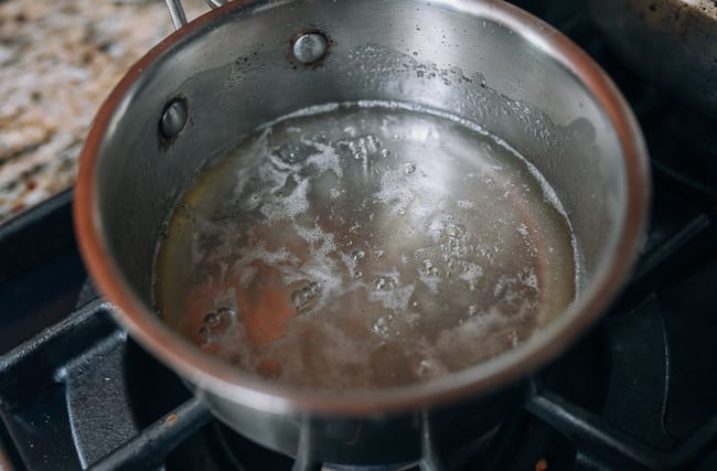 Simmering simple syrup (sugar water solution), jcghk.dfhdjkvfj.cf