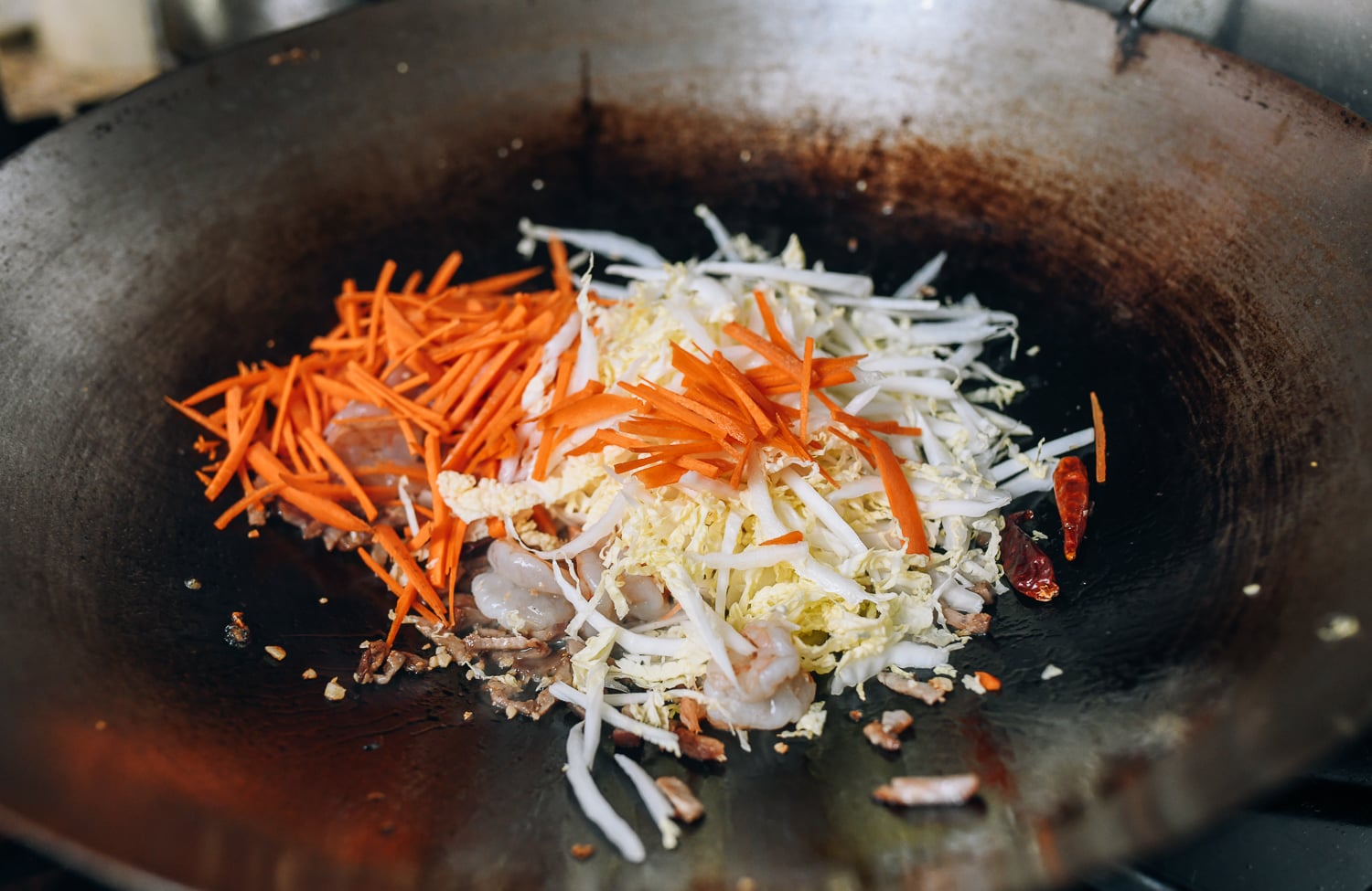 Adding carrots and napa cabbage to wok, jcghk.dfhdjkvfj.cf
