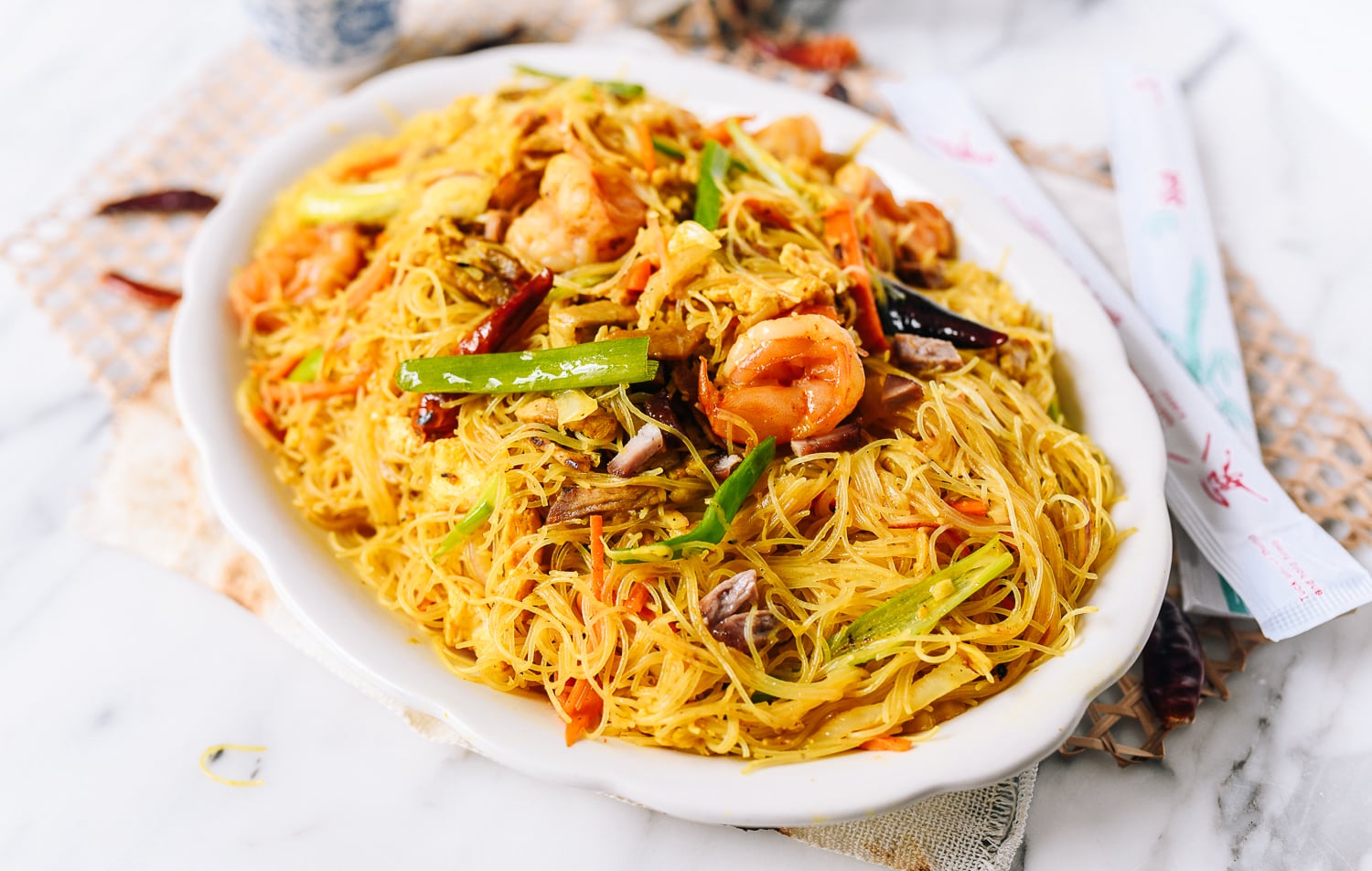 Singapore Mei Fun Rice Noodles on white plate, jcghk.dfhdjkvfj.cf