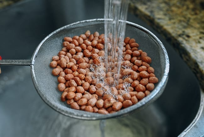 Rinsing peanuts under running water, jcghk.dfhdjkvfj.cf