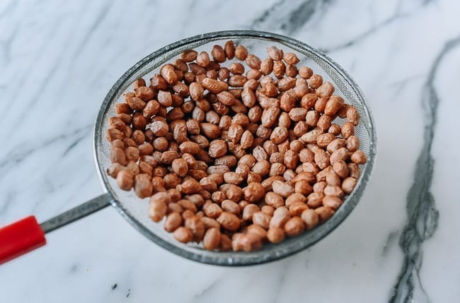 Peanuts in strainer, jcghk.dfhdjkvfj.cf