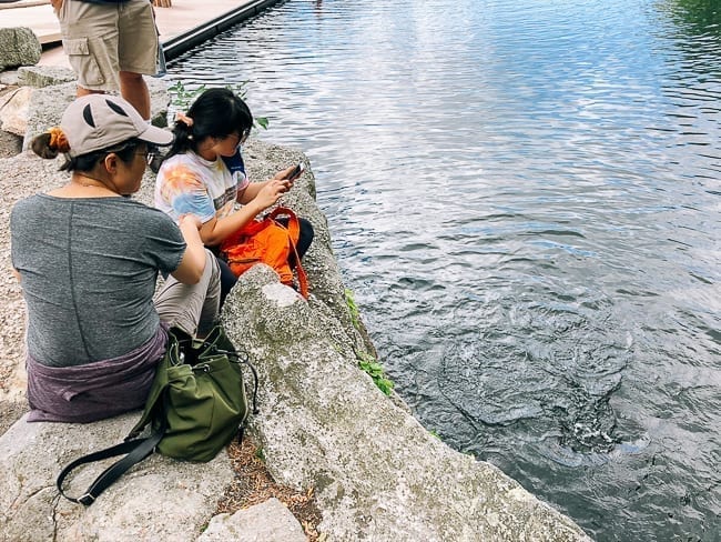 Kaitlin and Judy feeding the fish at Lake Mohonk, jcghk.dfhdjkvfj.cf