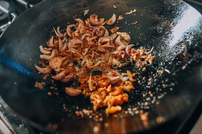 Adding zhacai to pad Thai mixture, jcghk.dfhdjkvfj.cf