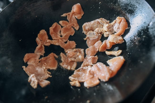 Searing sliced chicken in wok, jcghk.dfhdjkvfj.cf