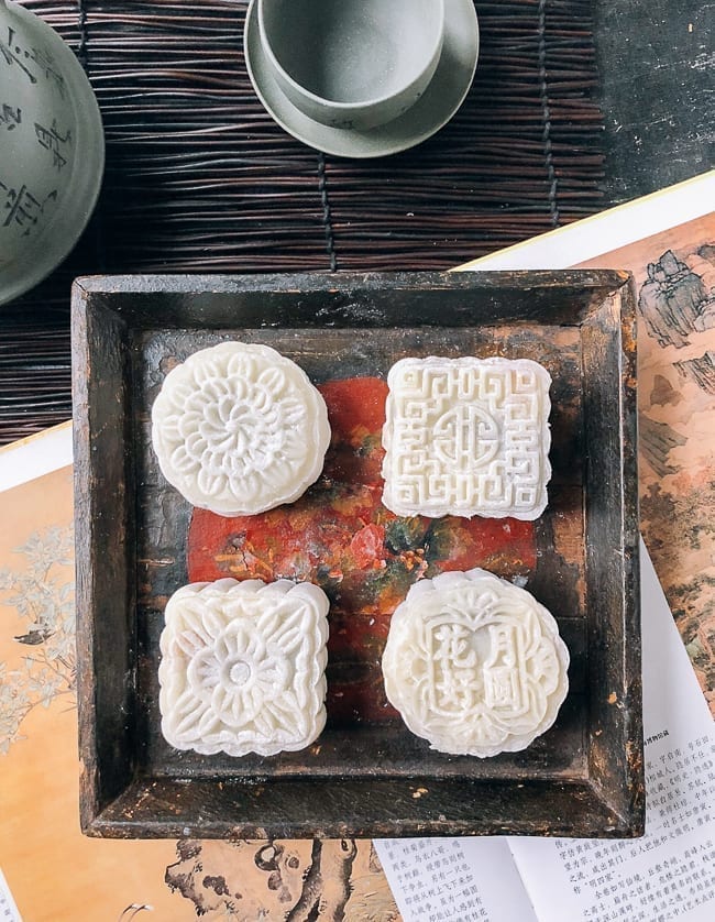 Four snow skin mooncakes on square wooden dish, jcghk.dfhdjkvfj.cf