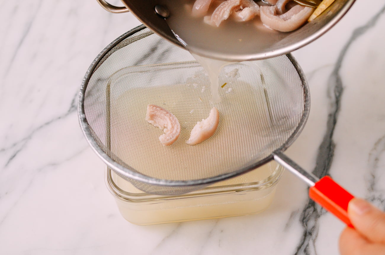 Straining pork stock into container, jcghk.dfhdjkvfj.cf