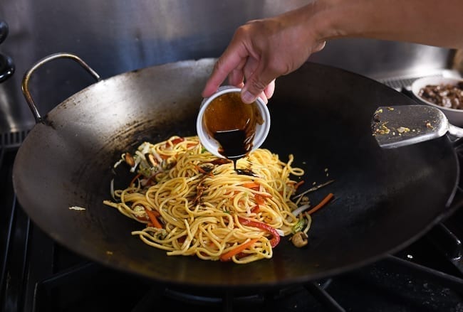 Adding pre-mixed sauce to lo mein in wok, jcghk.dfhdjkvfj.cf