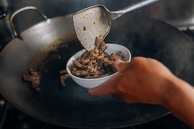 Removing cooked beef from wok, jcghk.dfhdjkvfj.cf