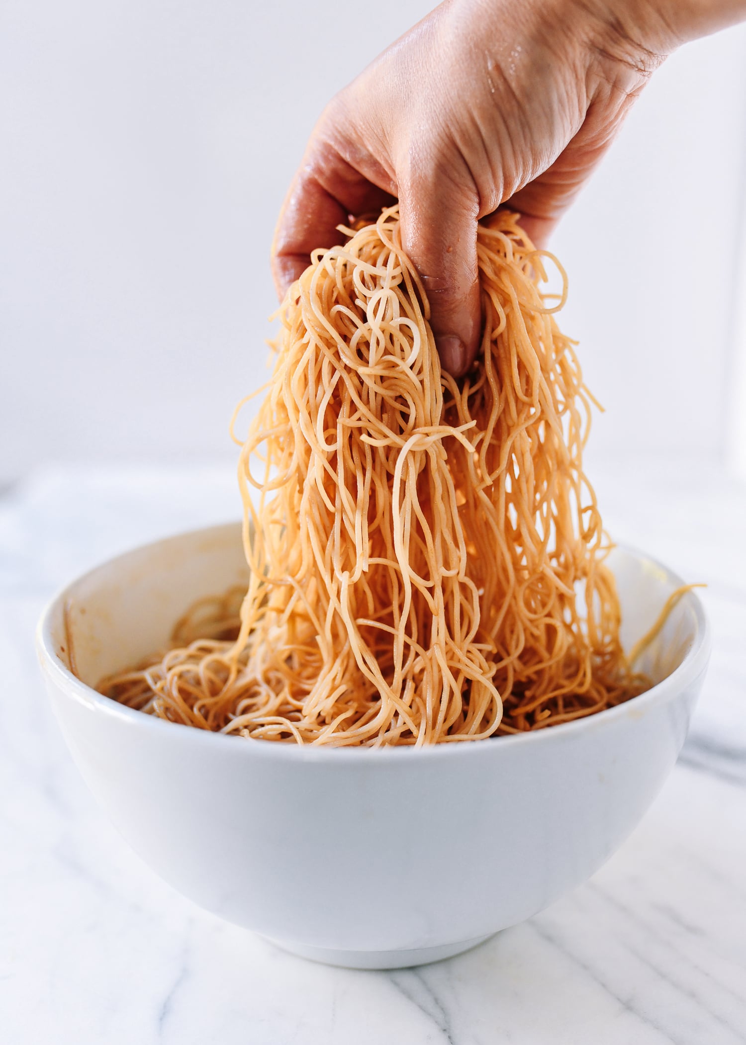 Mixing soaked rice noodles with dark soy sauce and oil, jcghk.dfhdjkvfj.cf