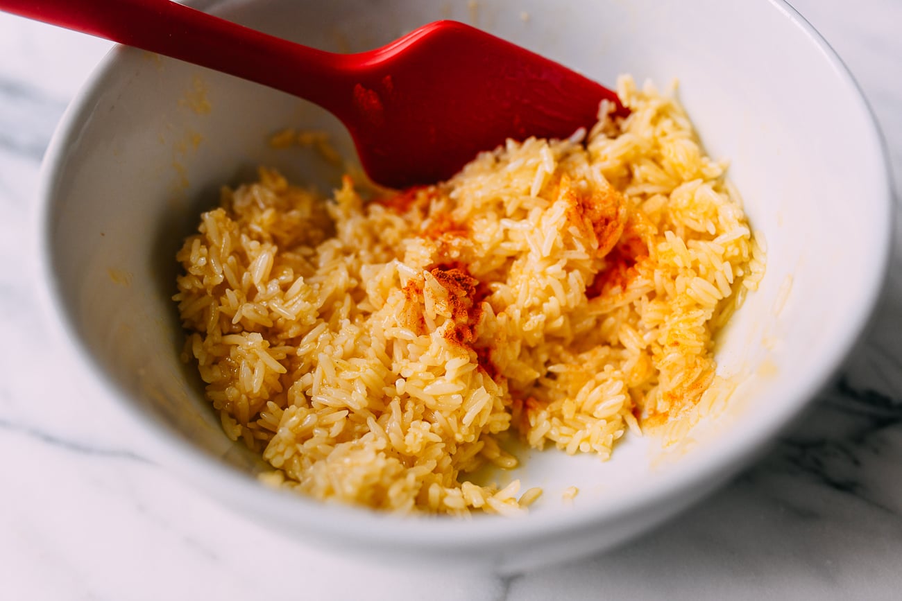 Mixing egg yolk into rice, jcghk.dfhdjkvfj.cf