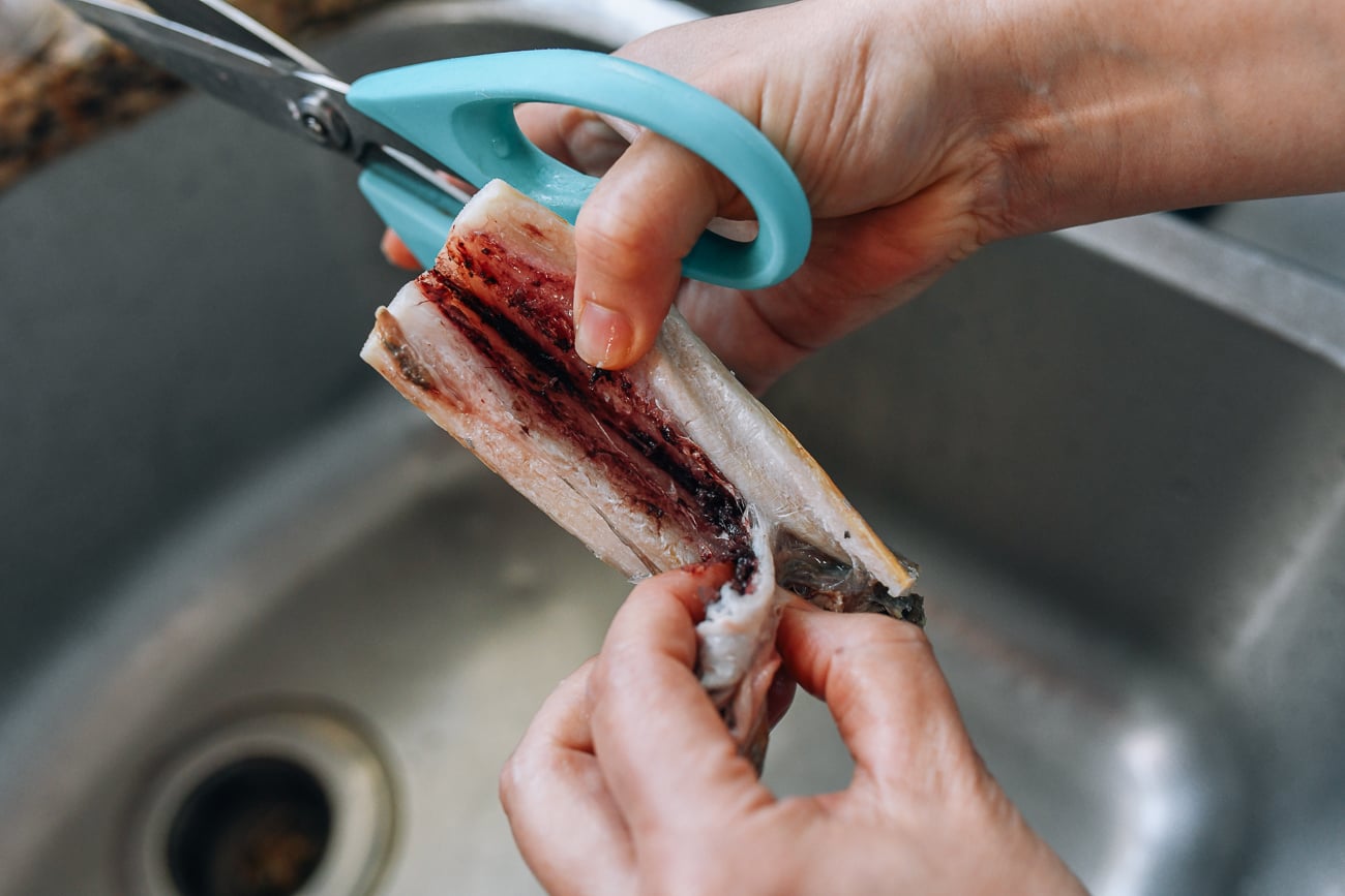 Cleaning belt fish