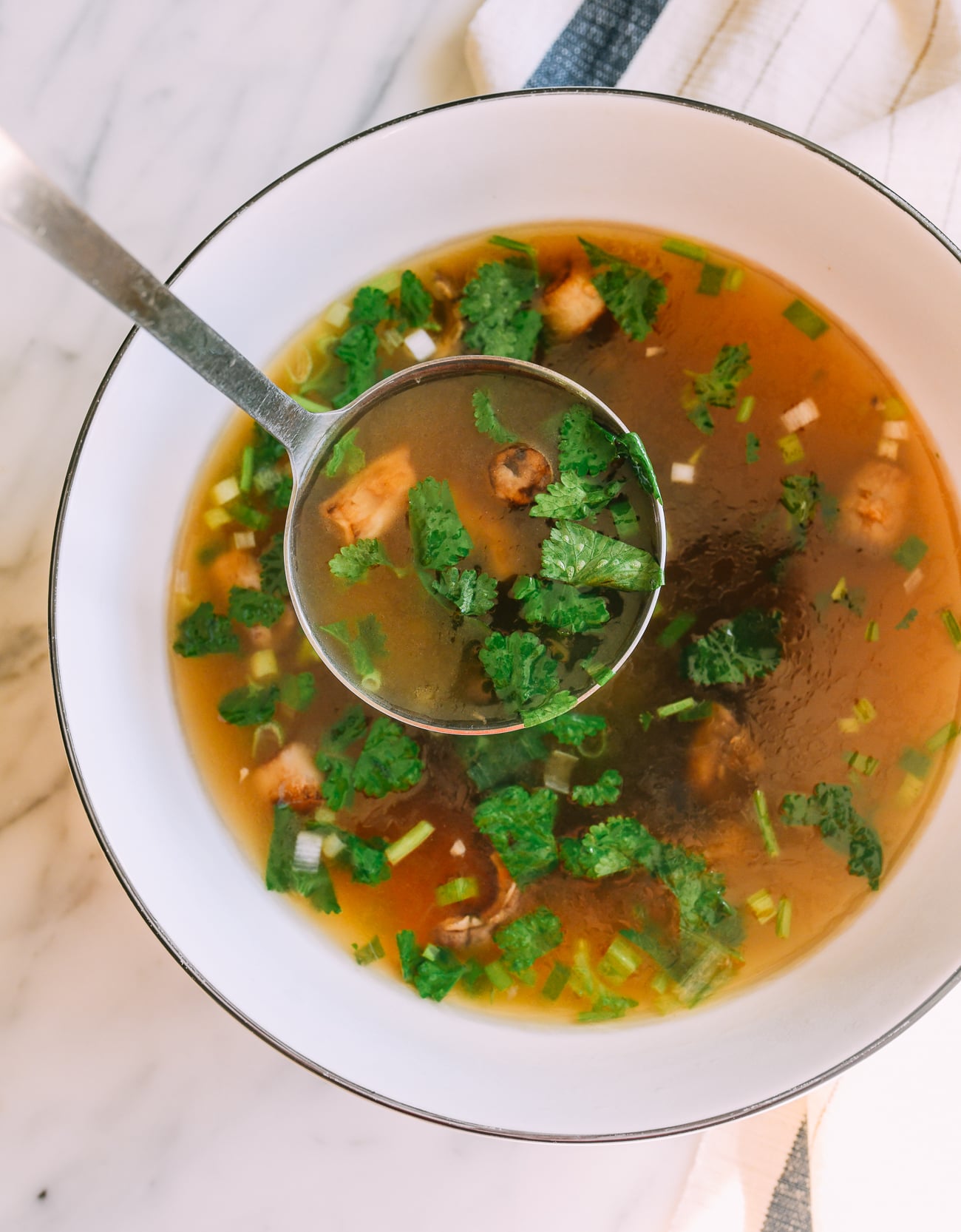 Chinese-style button mushroom soup