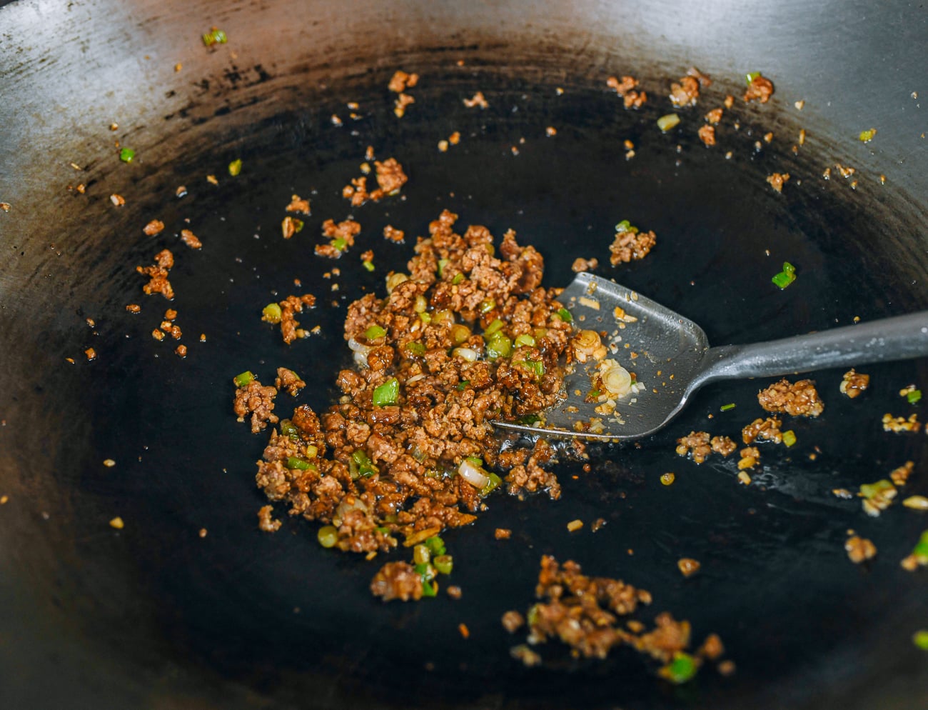 Stir-frying ground meat with scallion and ginger