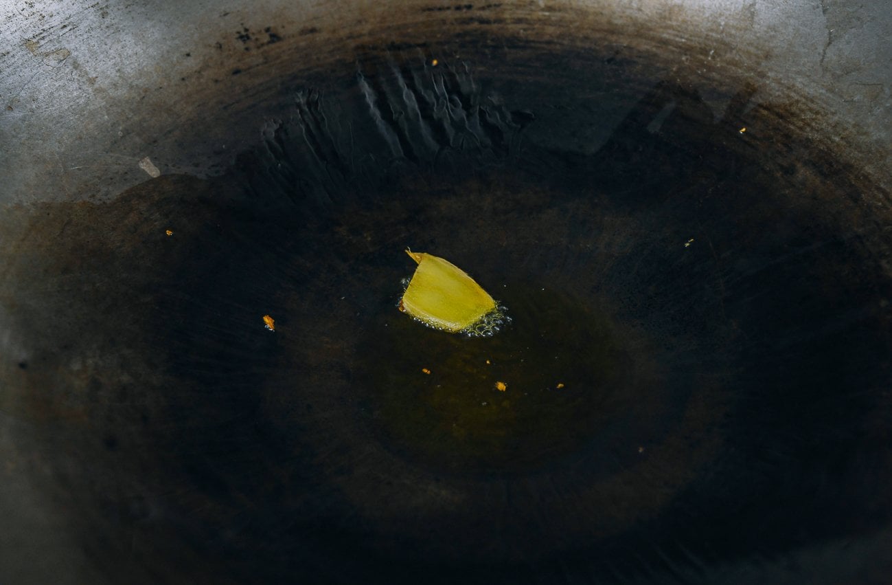 ginger slice in oil