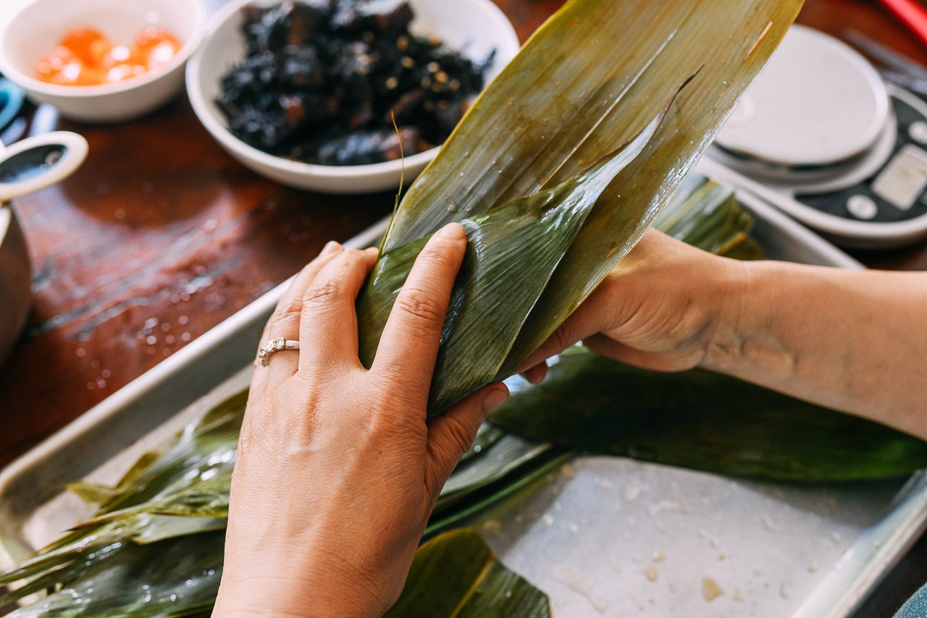 assembling zongzi