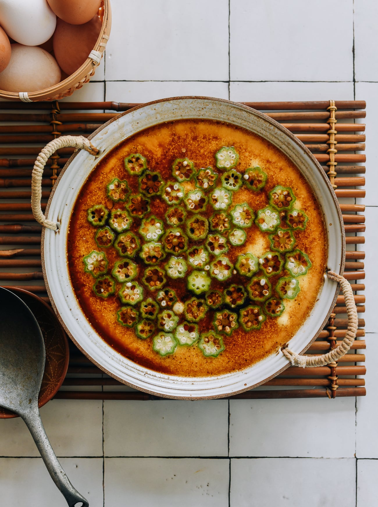 Steamed Eggs with Okra and Soy Sauce 
