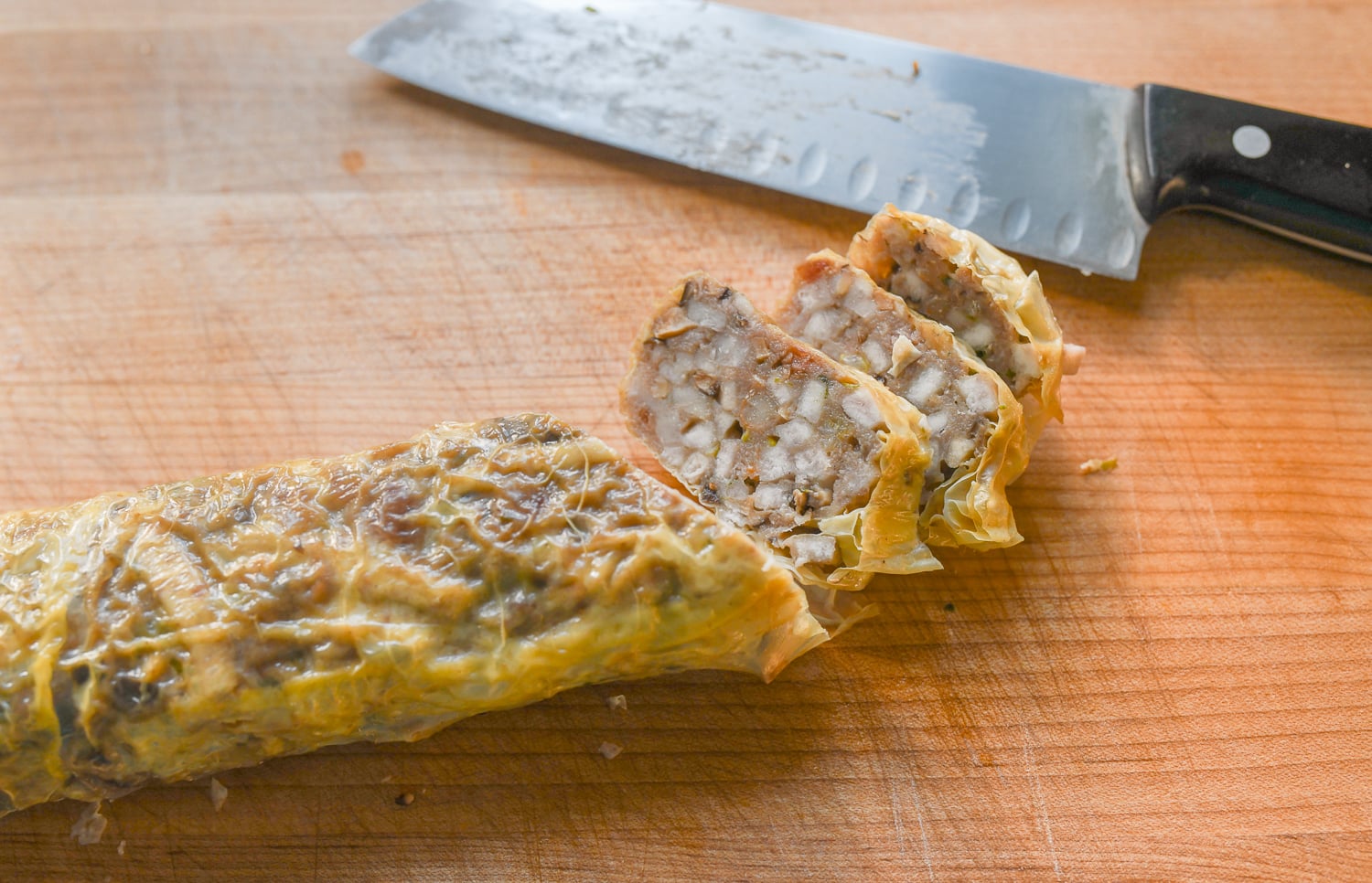 slicing steamed taro roll 