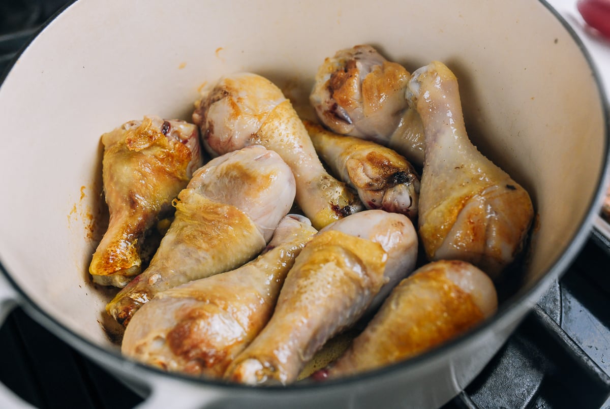 seared chicken legs in pot