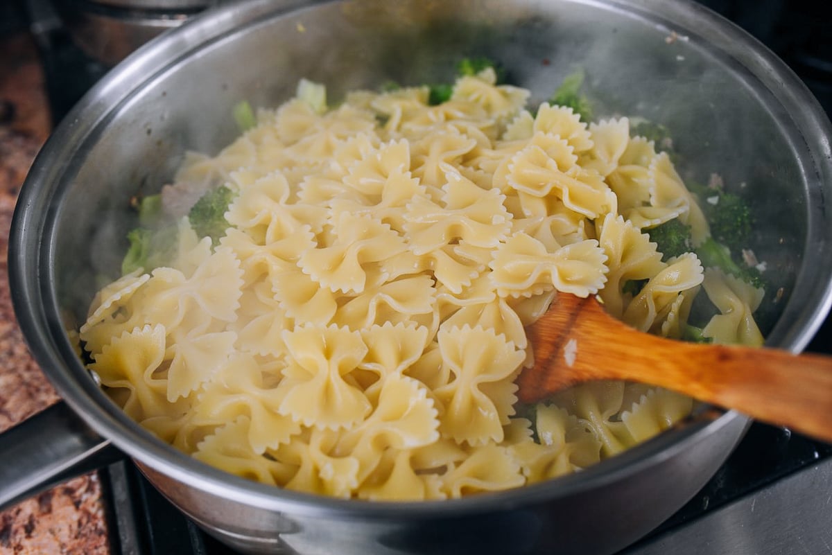 farfalle pasta in skillet with broccoli