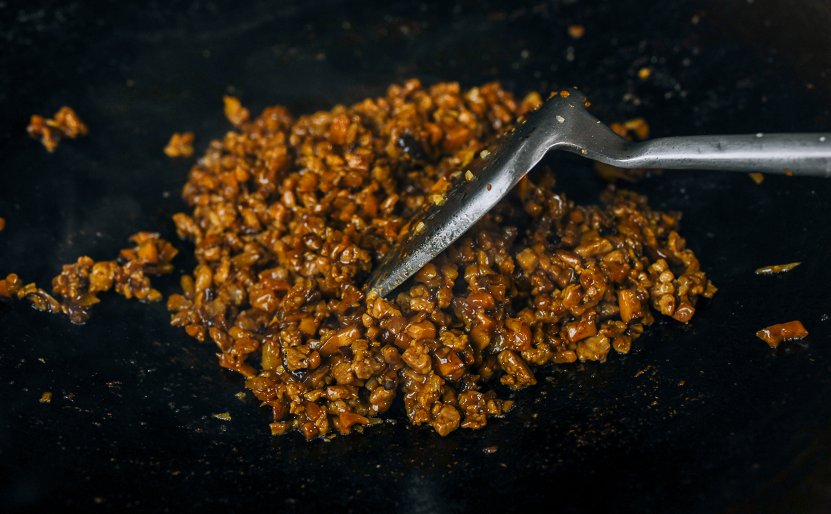 ham sui gok filling in wok