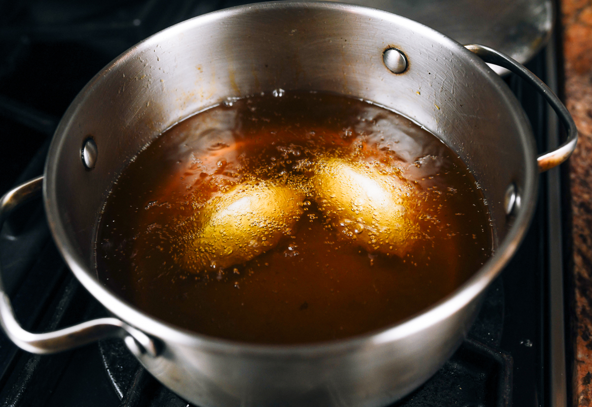 frying ham sui gok in oil