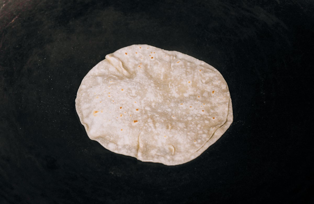 cooking mandarin pancake in wok