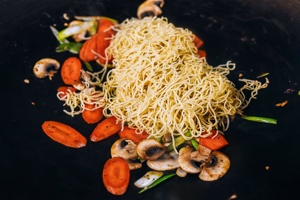 hong kong noodles in wok with vegetables