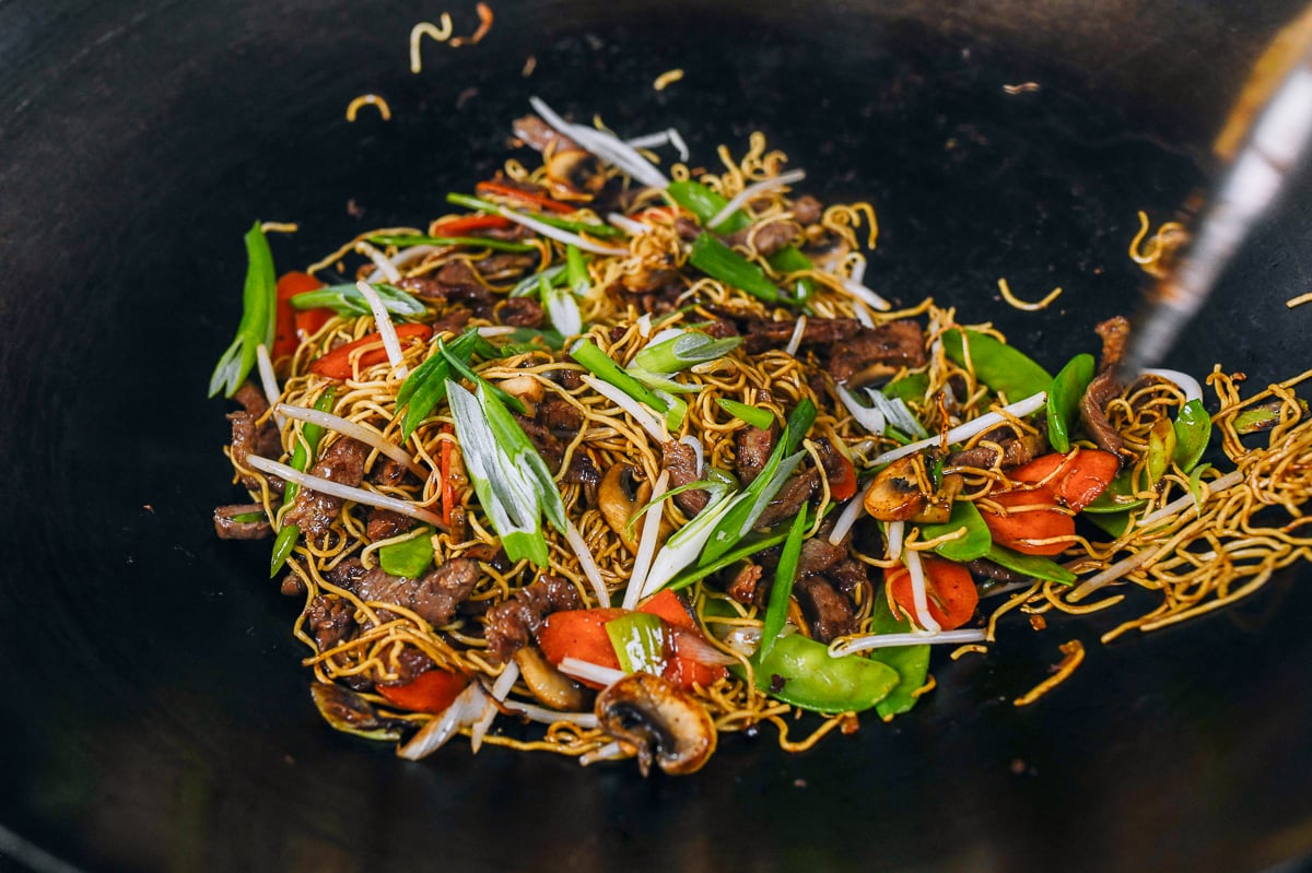 stir-frying beef chow mein