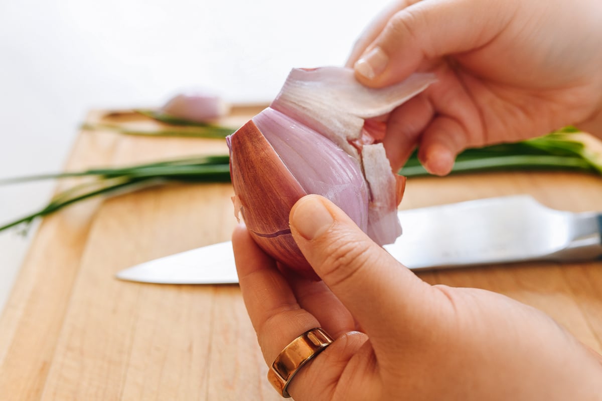 peeling shallot