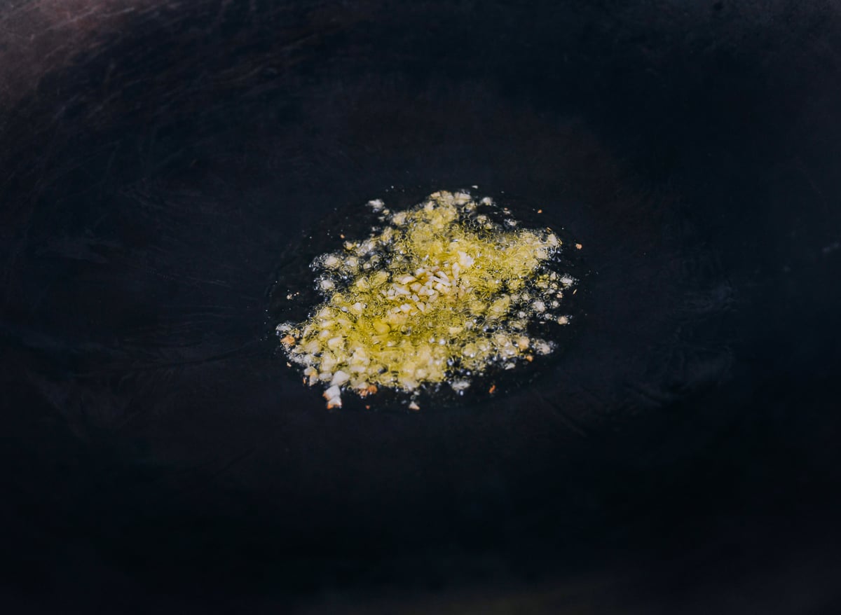 chopped garlic in wok with oil